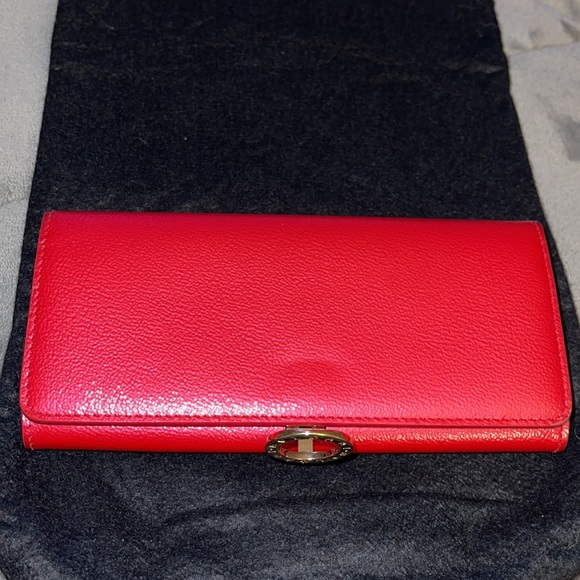 Bvlgari Preloved long wallet color redish with beautiful shine. Beautiful Wallet - Picture 6 of 17